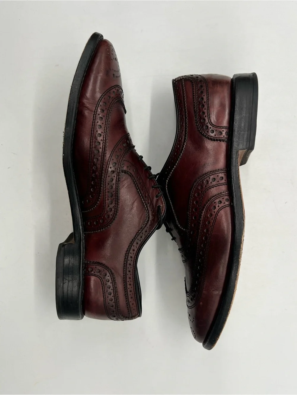 Allen Edmonds McAllister Men 7.5D Burgundy Leather Wingtip Oxfords Dress Shoes.